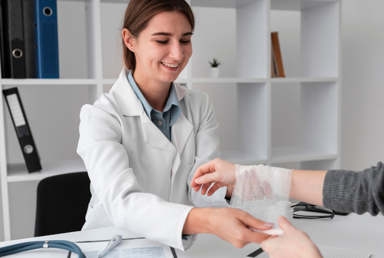 Fracture Treatment Clinic in Delhi